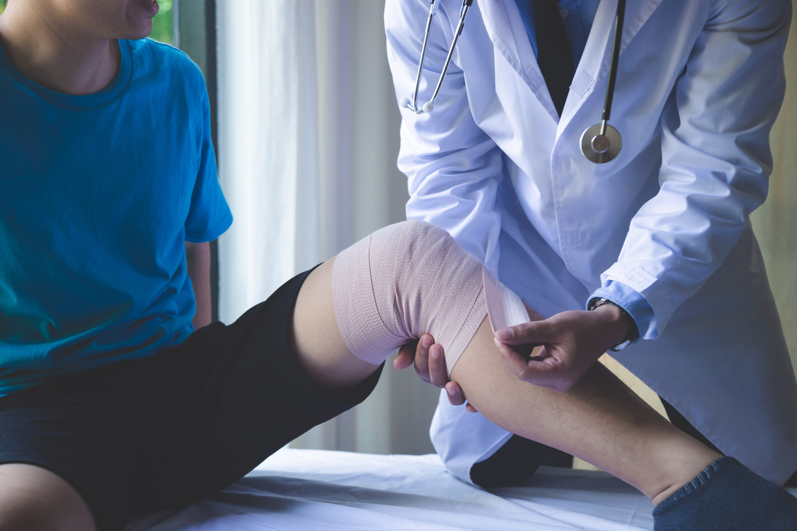 Illustration of acute injury causes and symptoms