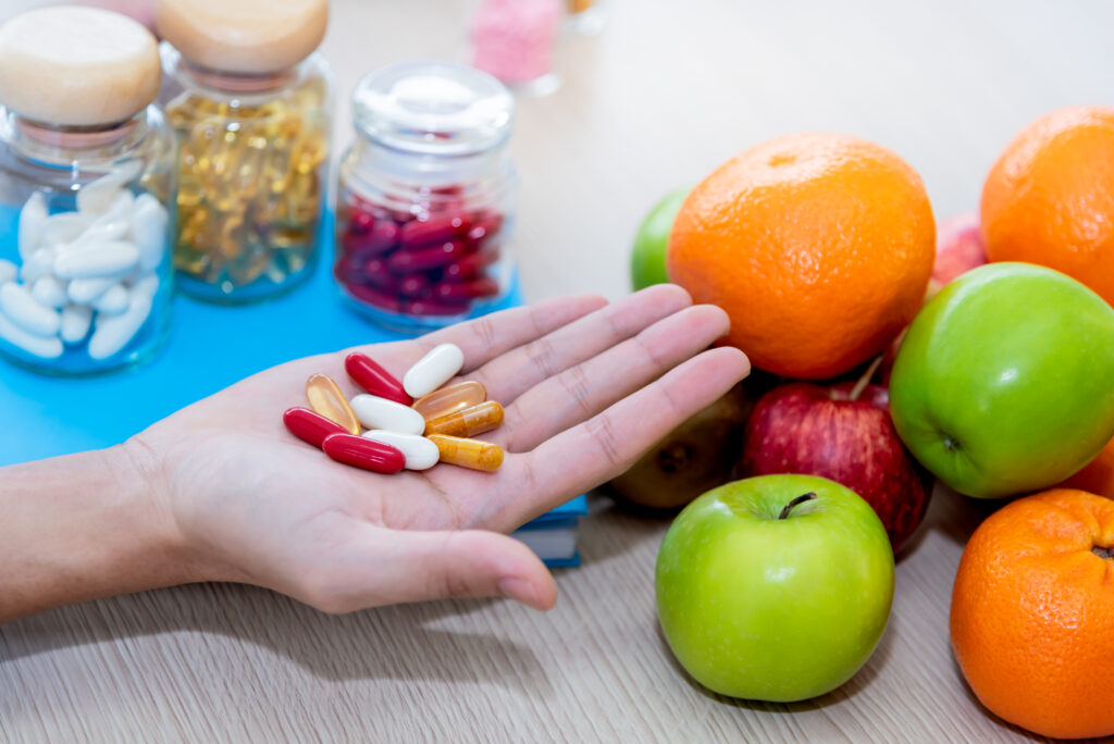 :Guide on fertility supplements by Avant Medical Group, featuring folic acid, CoQ10, vitamin D, omega-3, and myo-inositol.